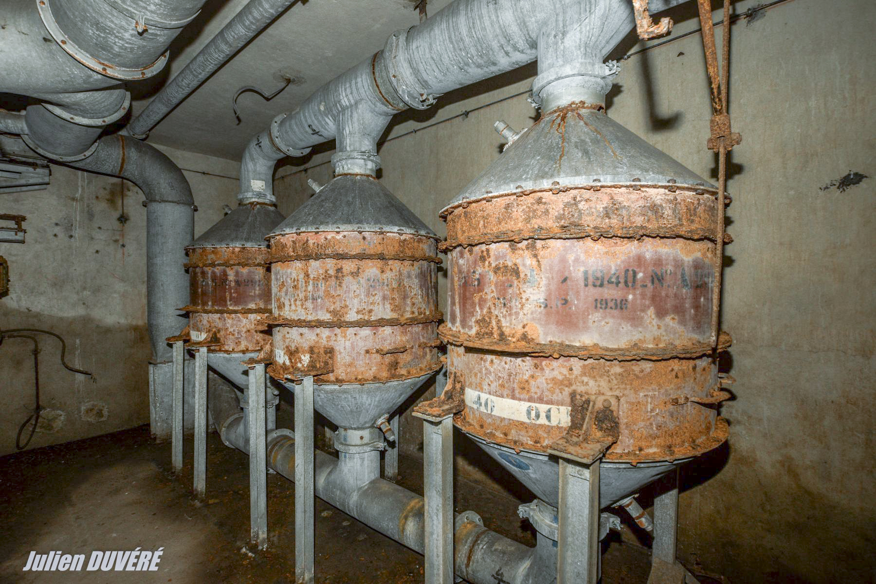Ligne Maginot - VECKRING - X21 - (Abri) - Filtres de neutralisation de l'air gazé au sous-sol du bloc d'entrée Sud. - Julien DUVÉRÉ