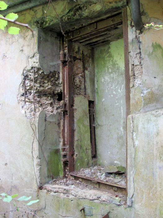 Ligne Maginot - VECKRING - X21 - (Abri) - Coffre Sud
L'entrée - Schnoupf