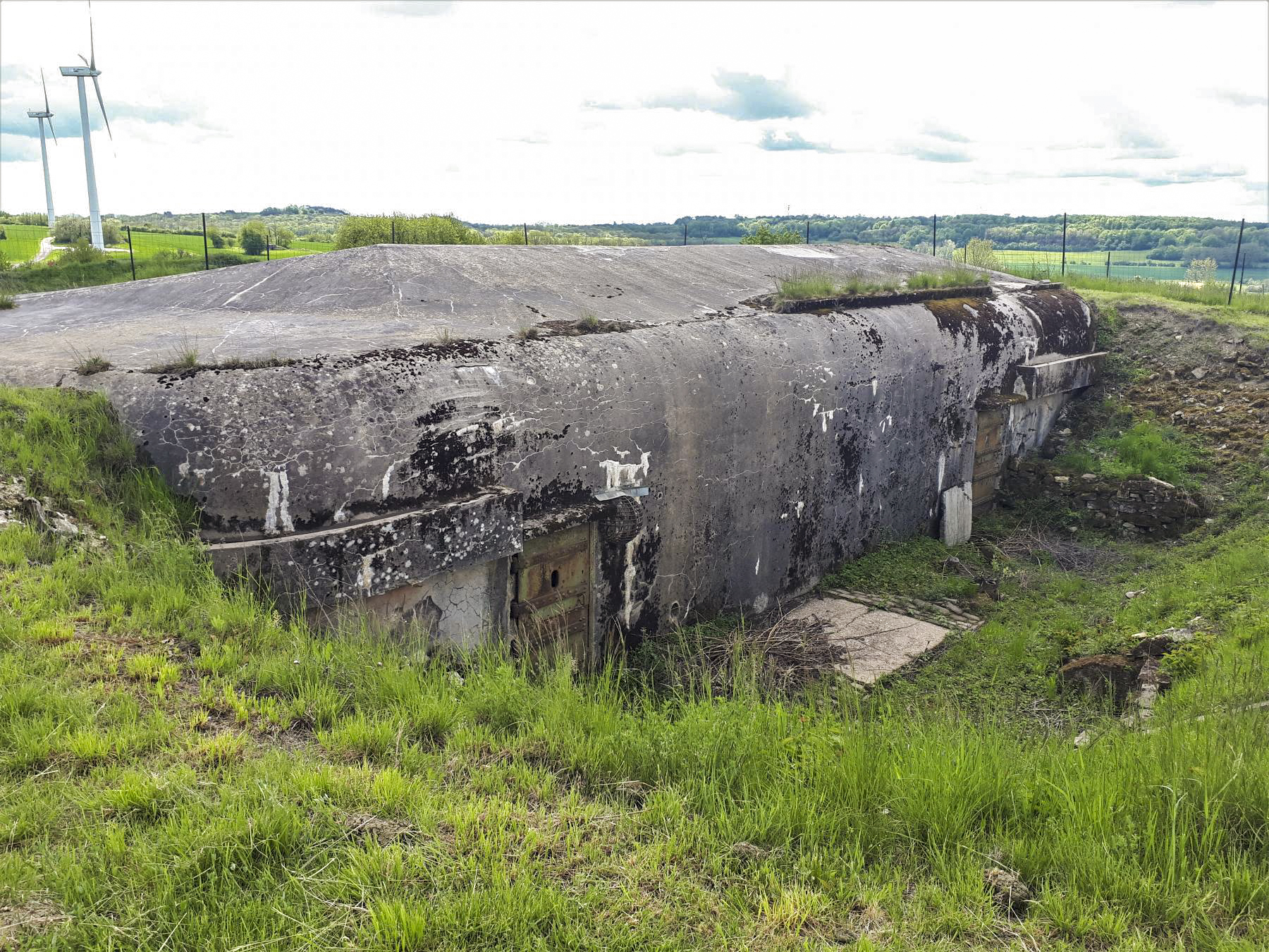 Ligne Maginot - BAMBIDERSTROFF SUD - C71 - (Casemate d'infanterie) - Les deux entrées et l'esplanade  - Gregory Fuchs