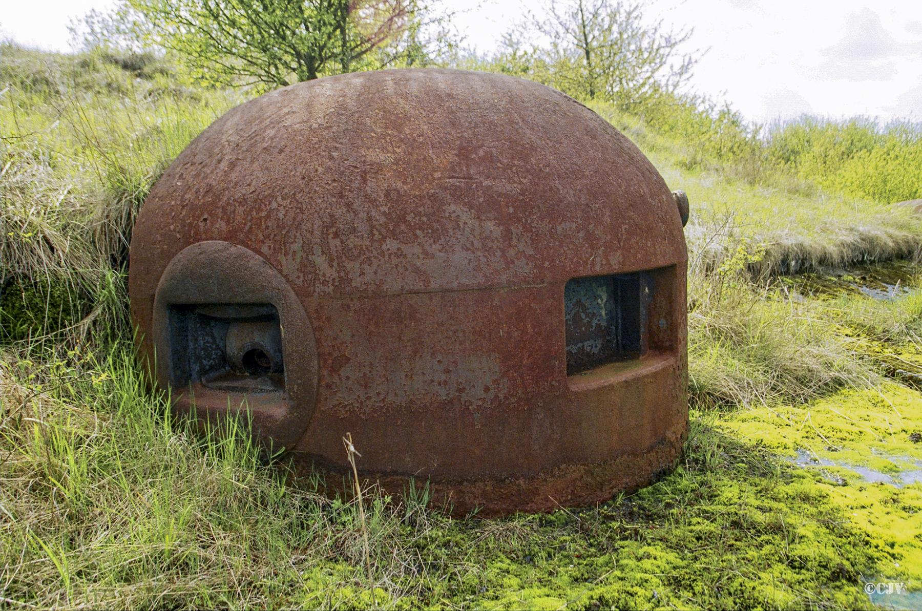 Ligne Maginot - EINSELING - A36 - (Ouvrage d'infanterie) - Cloche GFM dont la transformation du type A au type B n'a pas été achevée. Un seul créneau à été modifié - Lia VERMEULEN