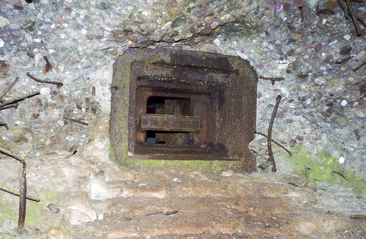 Ligne Maginot - KERFENT - A34 - (Ouvrage d'infanterie) - Bloc 3
Créneau JM - Aditus