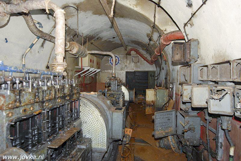 Ligne Maginot - KERFENT - A34 - (Ouvrage d'infanterie) - L'usine électrique
Groupes électrogènes à moteur Renault
Etat en 2014 - PAUWELS J.
