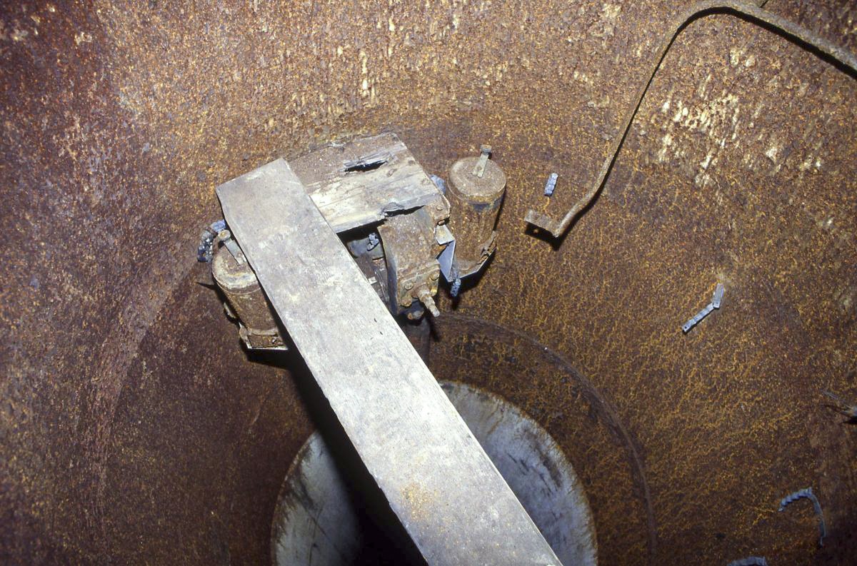 Ligne Maginot - KERFENT - A34 - (Ouvrage d'infanterie) - Bloc 3
Télécommande du projecteur dans la cloche GFM - Valentin Hemmert