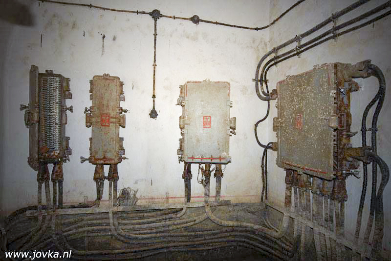 Ligne Maginot - KERFENT - A34 - (Ouvrage d'infanterie) - Le central téléphonique, boîtiers de protection et répartiteur principal de l'ouvrage - PAUWELS J.