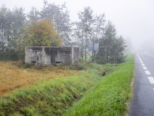 Ligne Maginot - BEF 502 - PONT d'OR Nord (Blockhaus pour arme infanterie) - Blockhaus situé dans son environnement. - Smardz Félix
