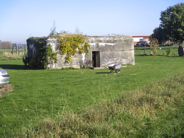 Ligne Maginot - BEF 533 - RUE de PRONEL Sud (Blockhaus pour arme infanterie) - Situé sur le terrain d'une propriété privée. - Smardz Félix