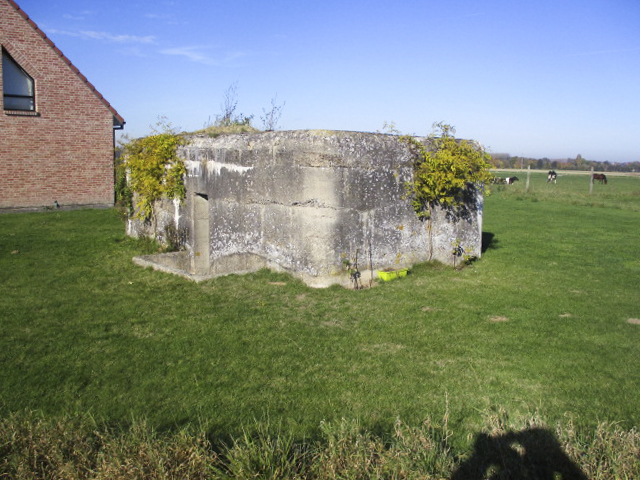 Ligne Maginot - BEF 533 - RUE de PRONEL Sud (Blockhaus pour arme infanterie) - Situé sur le terrain d'une propriété privée. - Smardz Félix