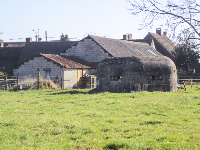 Ligne Maginot - BEF 551 - RUE de PRONEL Nord (Blockhaus pour arme infanterie) - Situé dans son environnement. - Smardz Félix
