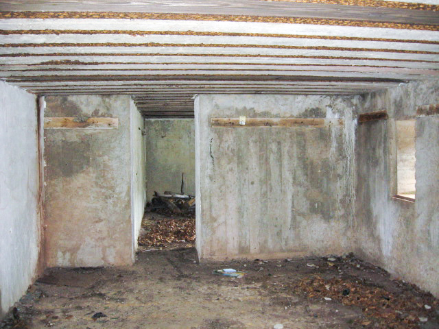 Ligne Maginot - MONTBRONN ( FROMBURGERWALD ) - (PC) - L'intérieur
La grande piece et au fond  une petite chambre - Christian LENHARD