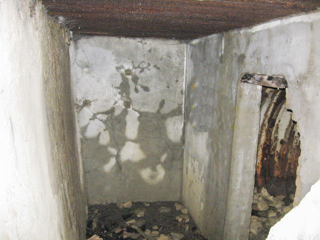Ligne Maginot - ACHENER WEG (QUARTIER SINGLING - I/166° RIF) - (PC de Quartier) - L'entrée de l'abri - Christian LENHARD