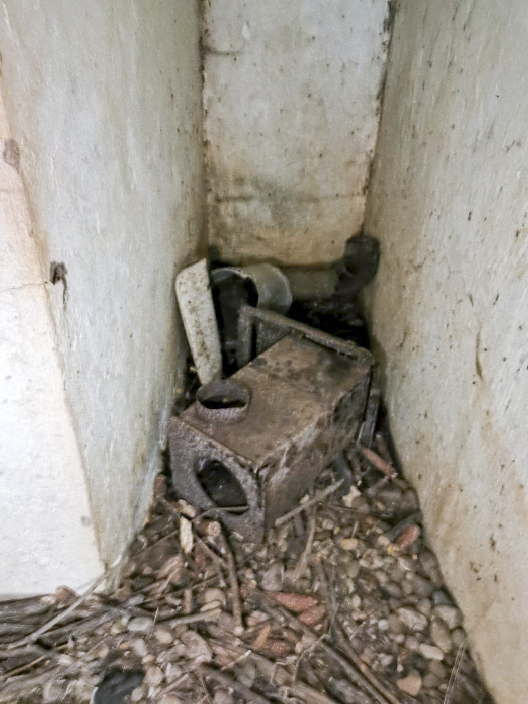 Ligne Maginot - KEMBS NORD 3 - (Blockhaus pour arme infanterie) - Après le couloir de l'entrée, il y a cette niche à munitions. - leiraph