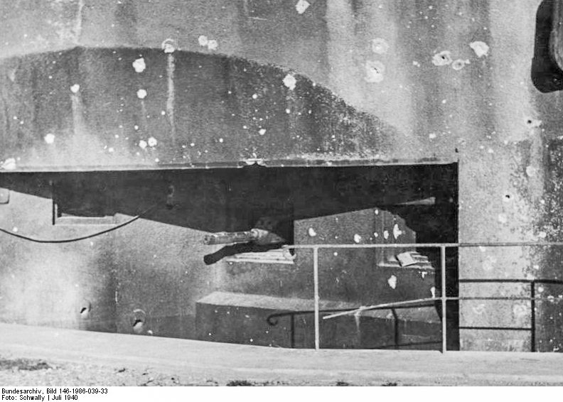 Ligne Maginot - BINING - (Casemate d'infanterie) - Photo prise en 1940 par l'armée allemande - Inconnu