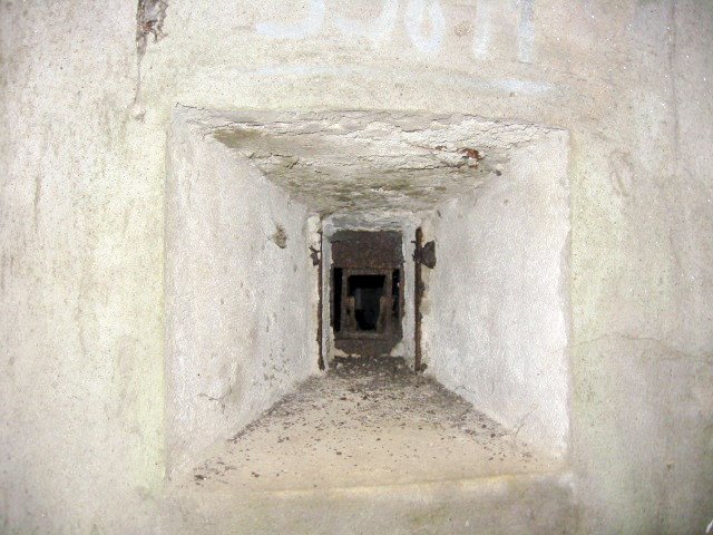 Ligne Maginot - ELSENBERG 1 - (Casemate d'infanterie) - Créneau de défense rapprochée - Christian LENHARD