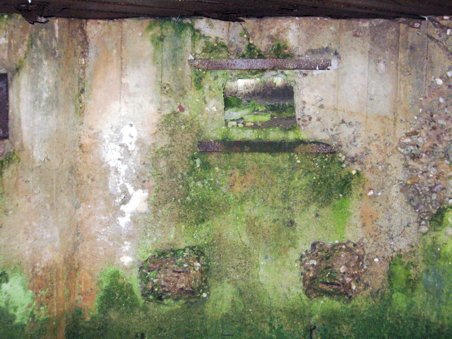 Ligne Maginot - FERME WELSCHHOF NORD - (Blockhaus pour arme infanterie) - Créneau mitrailleuse - Christian LENHARD