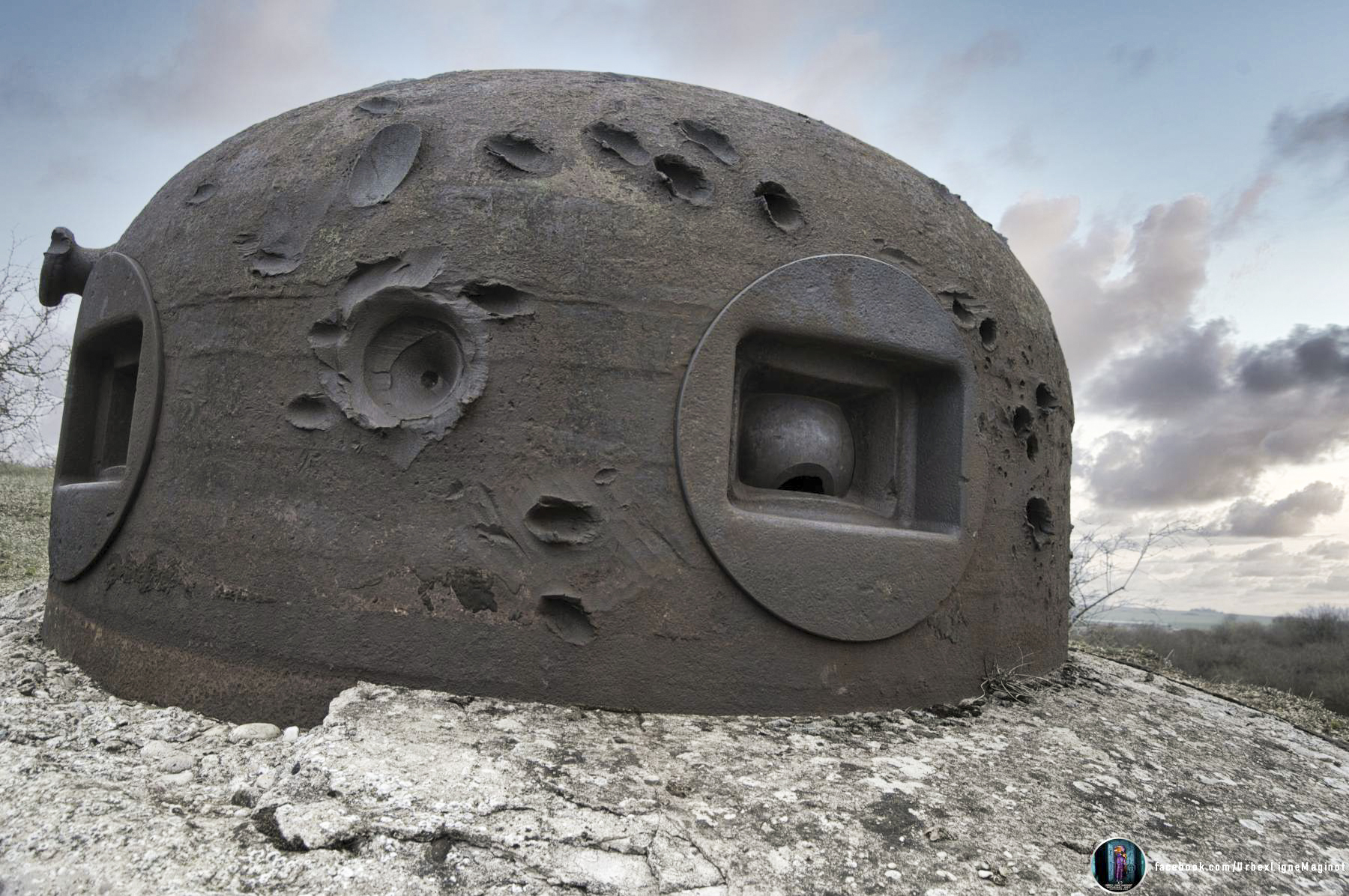 Ligne Maginot - WELSCHHOF - (Ouvrage d'infanterie) - Bloc 1
La cloche GFM du bloc 1 criblée de plusieurs impacts - UrbexLigneMaginot