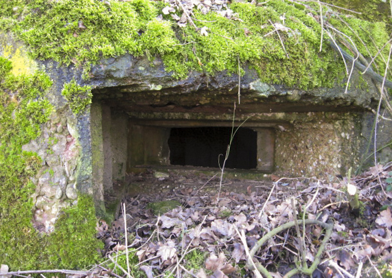 Ligne Maginot - FIRST 4 - (Blockhaus pour arme infanterie) - Créneau mitrailleuse
Niche de protection du créneau - Christian LENHARD