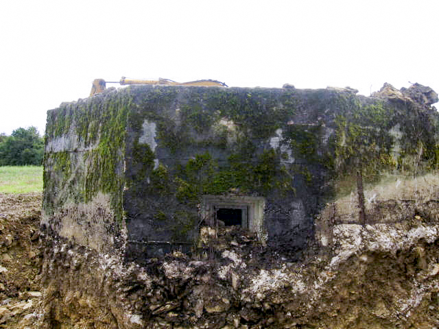 Ligne Maginot - GARTEN 1 - (Blockhaus pour arme infanterie) - Créneau fusil mitrailleur - Christian LENHARD