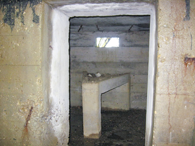 Ligne Maginot - GARTEN 6 - (Blockhaus pour arme infanterie) - Le créneau mitrailleuse et la tablette de tir - Christian LENHARD