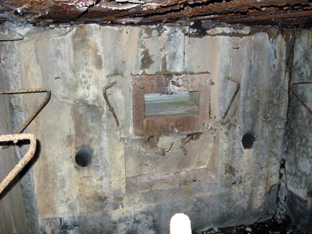 Ligne Maginot - HAMMELSWIESE 10 - (Blockhaus pour arme infanterie) - L'intérieur
Créneau mitrailleuse - Christian LENHARD