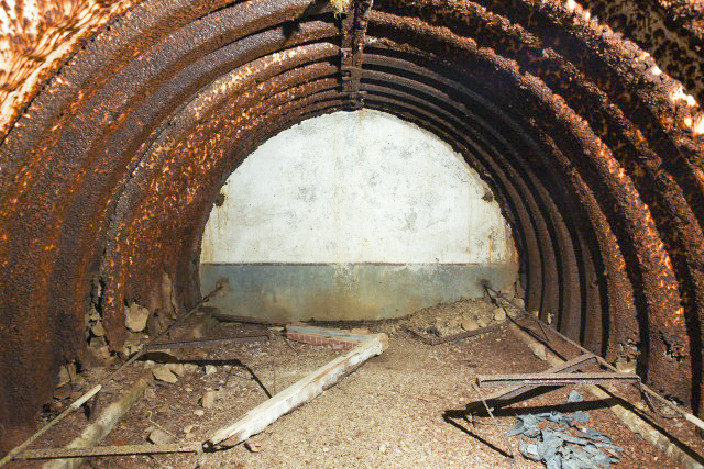 Ligne Maginot - LONKICH (SOUS QUARTIER BOLER - 1° CM) - (PC de Sous-Quartier) - Vue intérieure d'une alvéole. La réalisation est classique pour ce type de structure, à savoir tôle 'métro' faisant également office de coffrage perdu. - www.arnaultjl-photo.com
