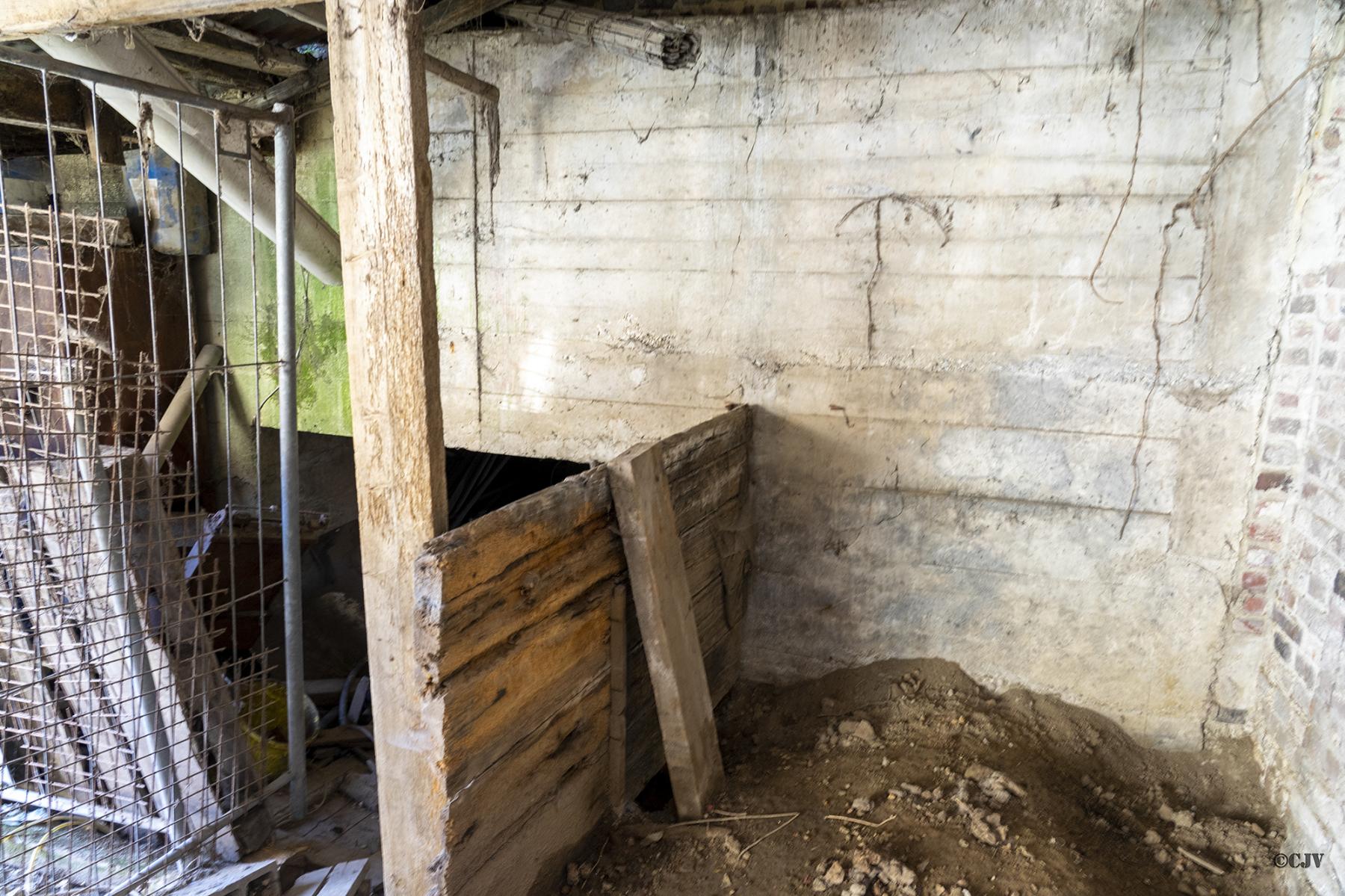 Ligne Maginot - BEF 257 - LE DURMONT SUD - (Blockhaus pour canon) - Le blockhaus est intégré dans la construction - Lia VERMEULEN