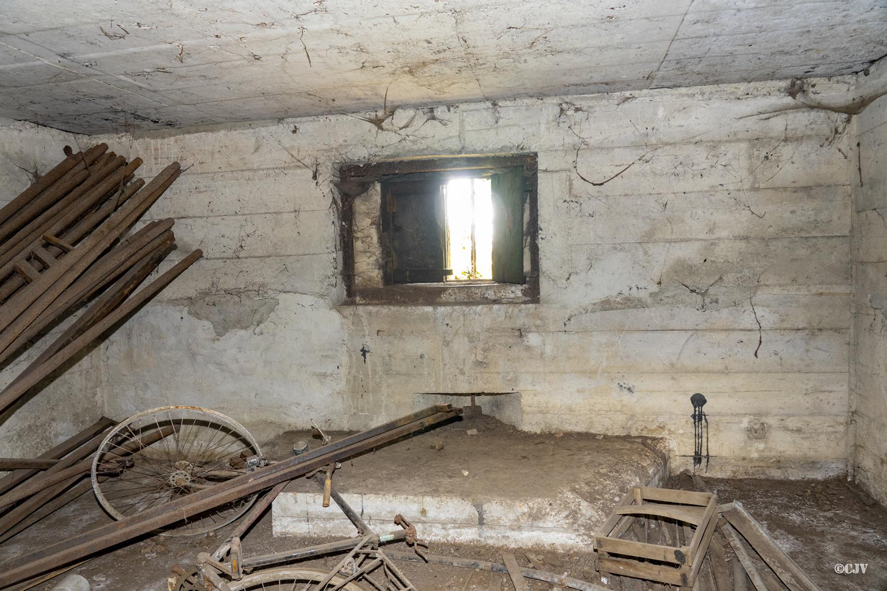 Ligne Maginot - BEF 257 - LE DURMONT SUD - (Blockhaus pour canon) - L'intérieur - Lia VERMEULEN