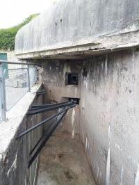 Ligne Maginot - OBERROEDERN SUD - RIEFFEL - (Casemate d'infanterie - Double) - Chambre de tir Nord
Fossé diamant et créneaux FM
Noter les supports du volet de masquage