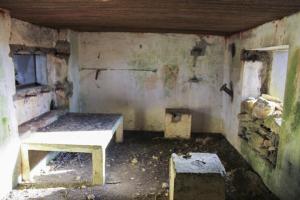Ligne Maginot - KALKOFEN 3 - (Blockhaus pour canon) - La tablette pour le canon de 25 et les deux petits socles de fixation des bèches