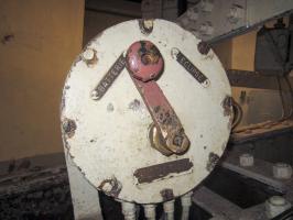 Ligne Maginot - FOUR A CHAUX - FAC - (Ouvrage d'artillerie) - Bloc 2
Etage inférieur de la tourelle de 75
Commande électrique de mise en batterie et éclipse