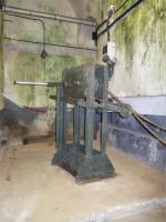 Ligne Maginot - FOUR A CHAUX - FAC - (Ouvrage d'artillerie) - Bloc 2
Machinerie du monte-charge
Manivelle de secours à bras