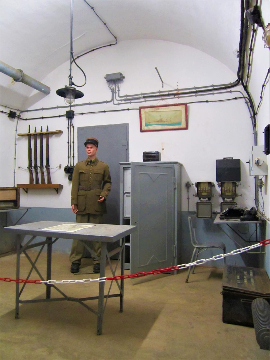 Ligne Maginot - FOUR A CHAUX - FAC - (Ouvrage d'artillerie) - PC de l'ouvrage
Bureau du Commandant - Gregory Fuchs