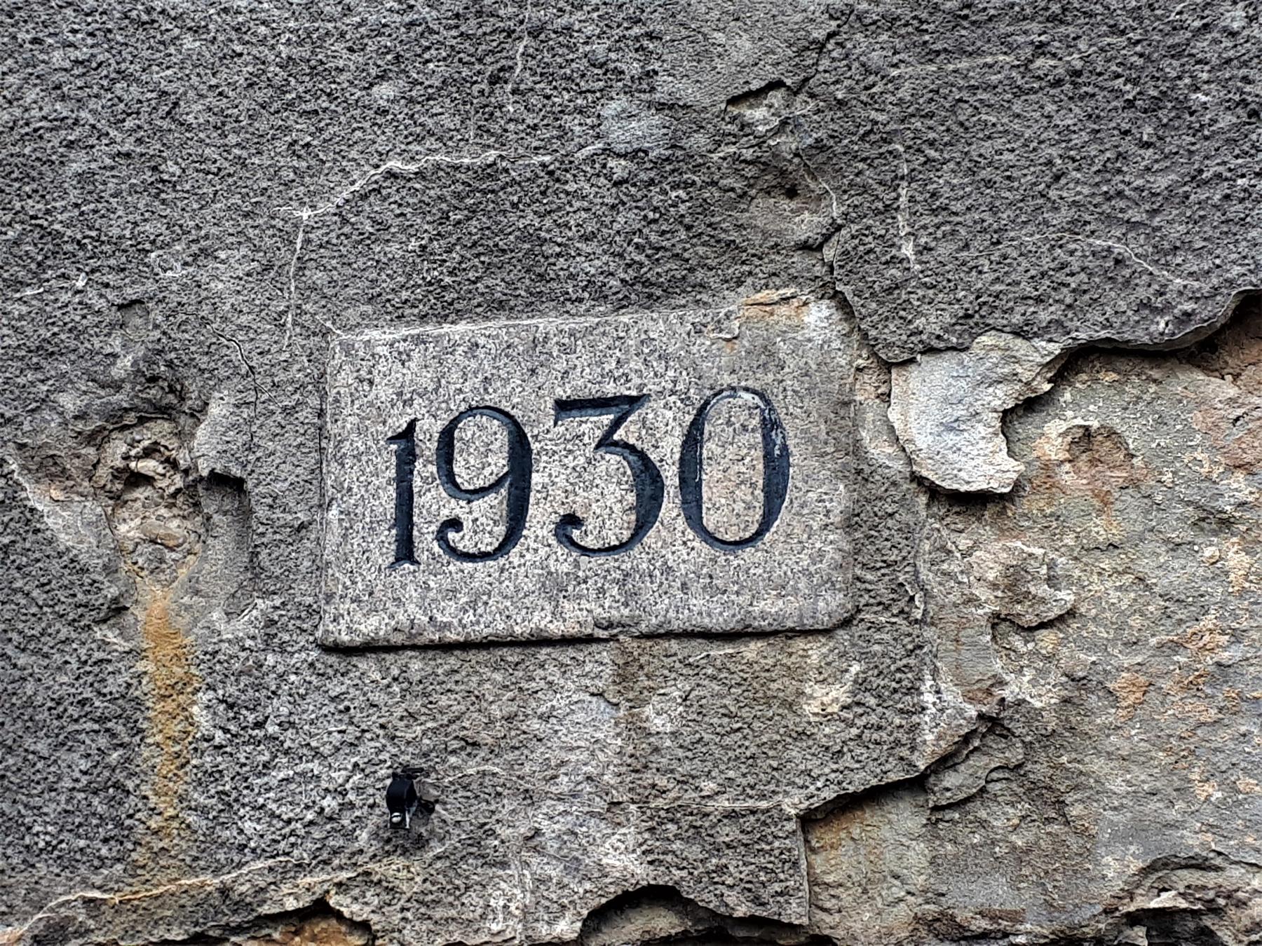 Ligne Maginot - OBERROEDERN SUD - RIEFFEL - (Casemate d'infanterie - Double) - Cartouche 1930 au-dessus de l'entrée - Gregory Fuchs