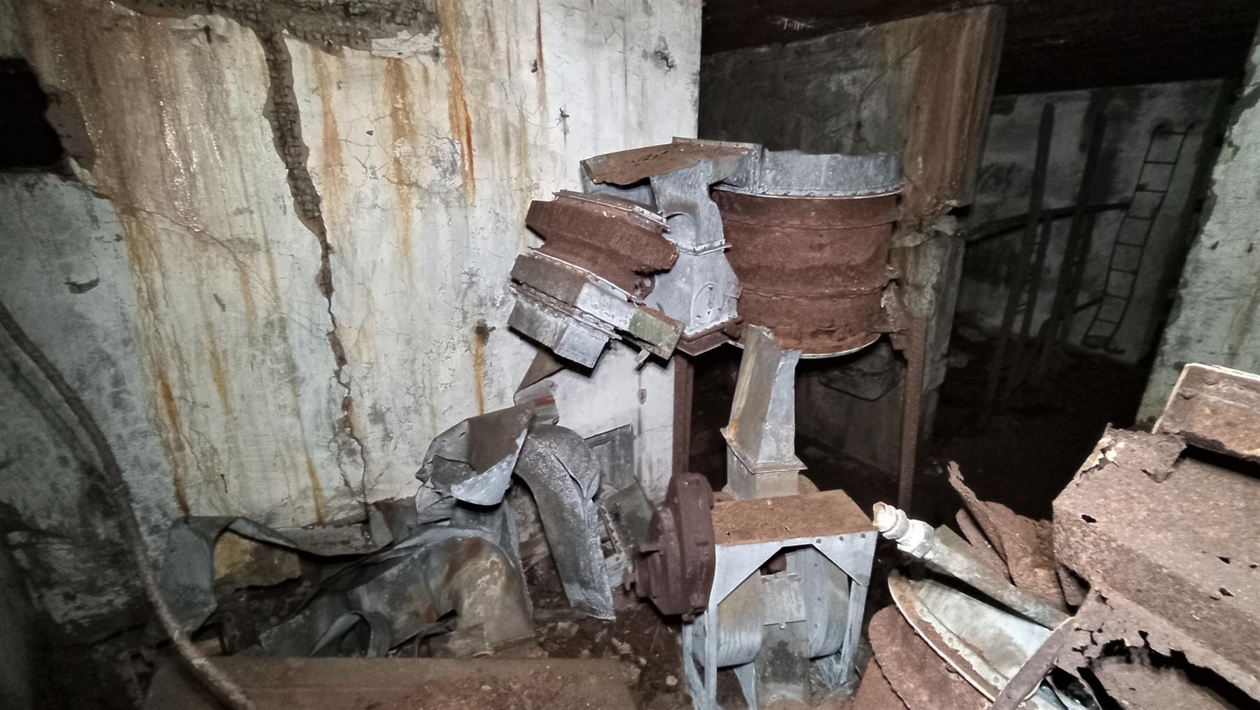 Ligne Maginot - HOCHWALD C2 - (Casemate d'infanterie) - Local des filtres et du groupe électrogène CLM IPJ65 - Baptiste GAUDIN