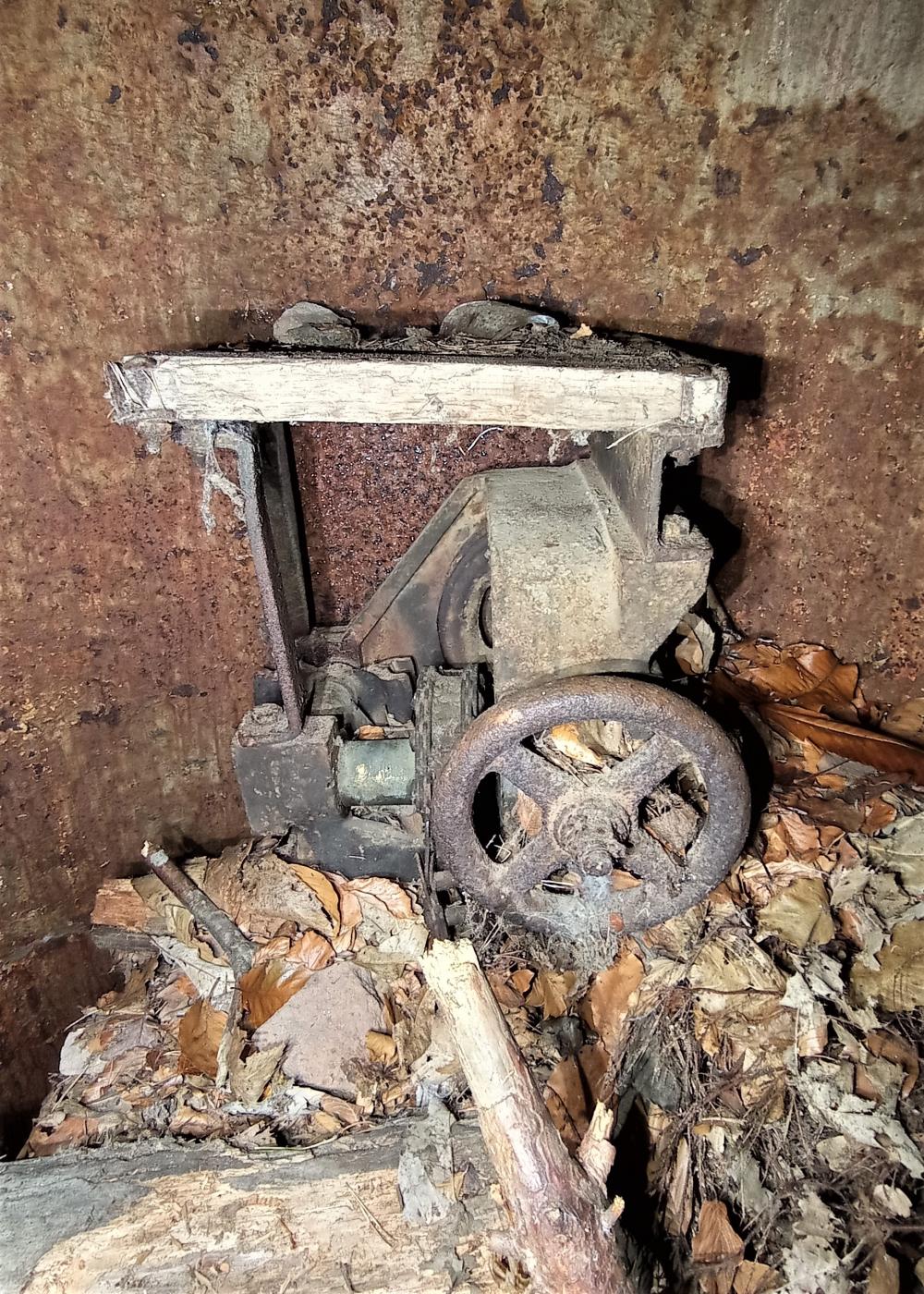 Ligne Maginot - HOCHWALD C2 - (Casemate d'infanterie) - Commande du plancher mobile de la cloche GFM  - Baptiste GAUDIN