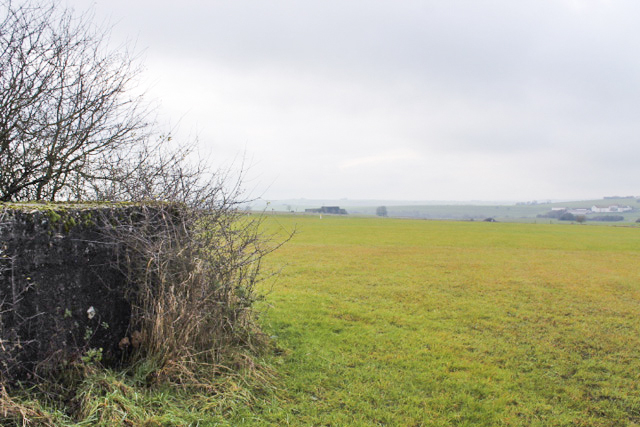 Ligne Maginot - HUNSTWIESE 3 - (Blockhaus pour arme infanterie) - Au centre le stand de tir de Bining - Christian LENHARD