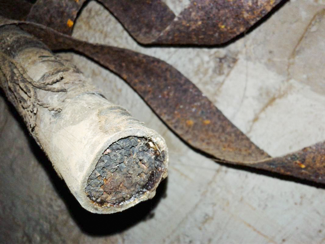 Ligne Maginot - CHAMOUILLETTE - (Central téléphonique isolé) - Détail du type de câble téléphonique enterré. - Fabrice THOMASSIN