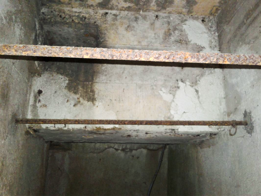 Ligne Maginot - CHAMOUILLETTE - (Central téléphonique isolé) - Détail du plafond de la galerie de liaison. - Fabrice THOMASSIN