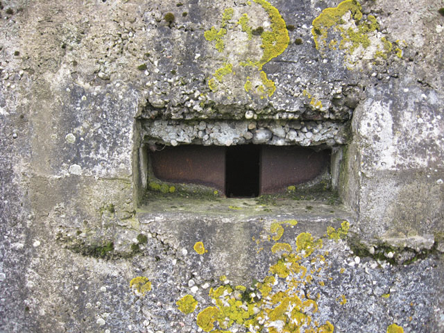 Ligne Maginot - KOPP 4 - (Blockhaus pour arme infanterie) - Créneau de tir - Christian LENHARD