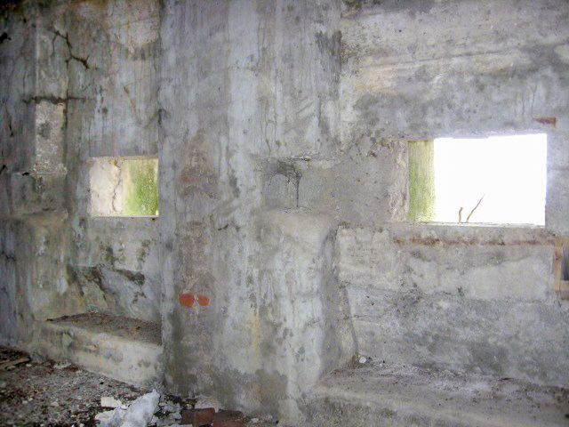 Ligne Maginot - MERRENRIED 3 - (Blockhaus pour arme infanterie) - Créneaux Mitrailleuses - Christian LENHARD