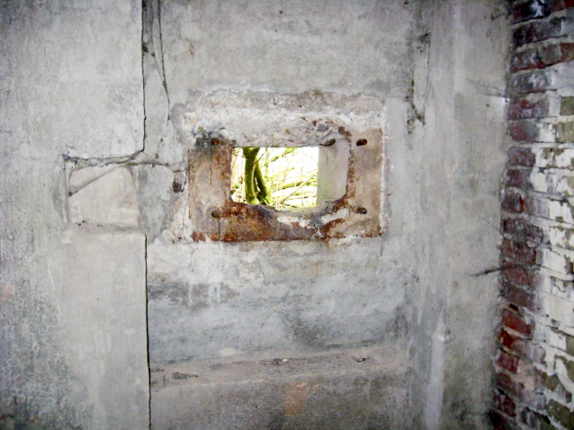 Ligne Maginot - MERRENRIED 6 - (Blockhaus pour arme infanterie) - Créneau Mitrailleuse - Christian LENHARD