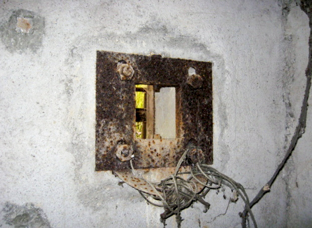 Ligne Maginot - MERRENRIED 6 - (Blockhaus pour arme infanterie) - Créneau FM - Christian LENHARD