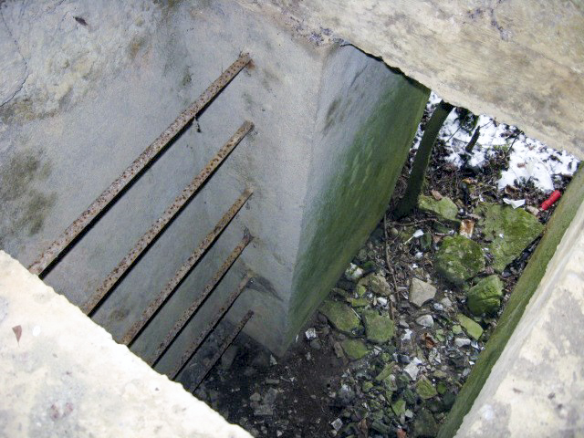 Ligne Maginot - OLFERDINGER 3 - (Blockhaus pour arme infanterie) - Les barreaux servant d'échelle - Christian LENHARD