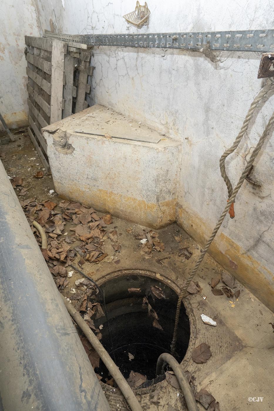 Ligne Maginot - B287 - GRIMONPONT SUD - (Blockhaus pour canon) - Le puits - Lia VERMEULEN