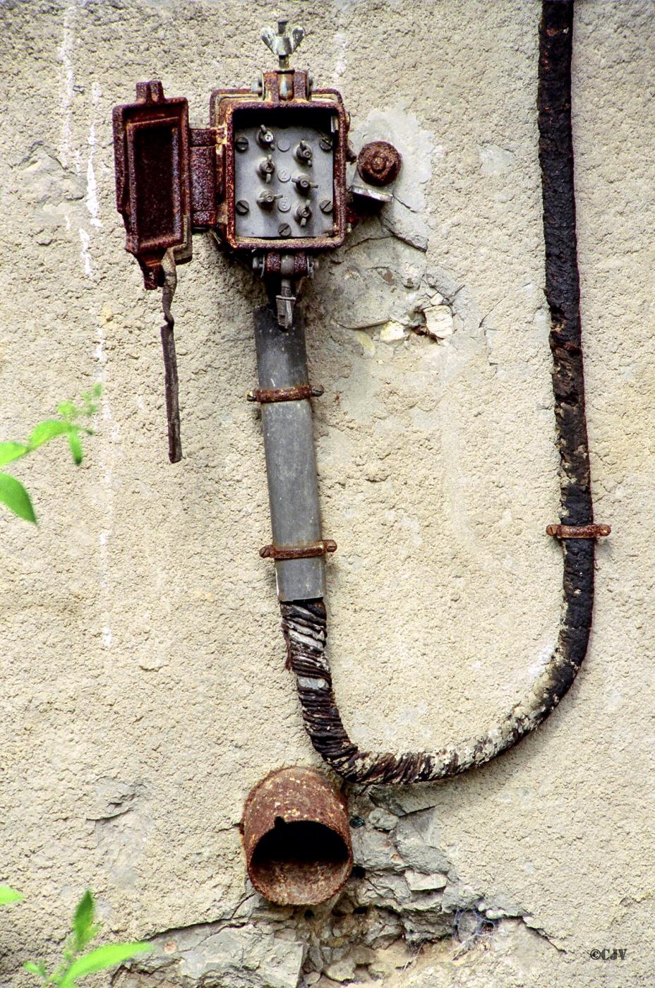 Ligne Maginot - ROHRBACH (2° CEC - 166° RIF) - (Abri) - Le boitier de raccordement pour lignes téléphoniques de campagne destiné aux  troupes installées à l'extérieur - Lia VERMEULEN