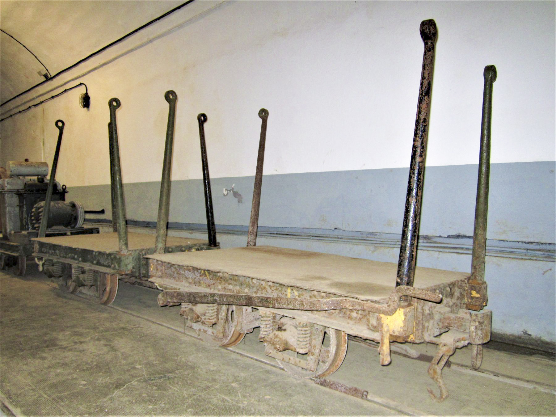 Ligne Maginot - FOUR A CHAUX - FAC - (Ouvrage d'artillerie) - Entrée munitions
wagonnets type nord-est (modèle B) - Gregory Fuchs