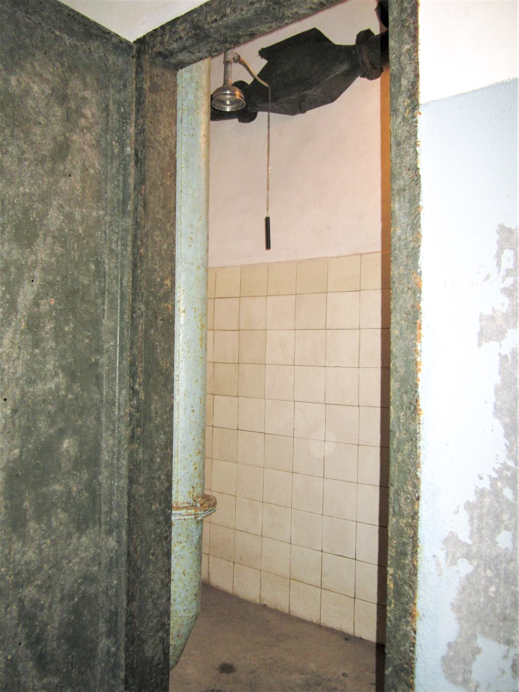 Ligne Maginot - FOUR A CHAUX - FAC - (Ouvrage d'artillerie) - Local de décontamination
Douche - Gregory Fuchs