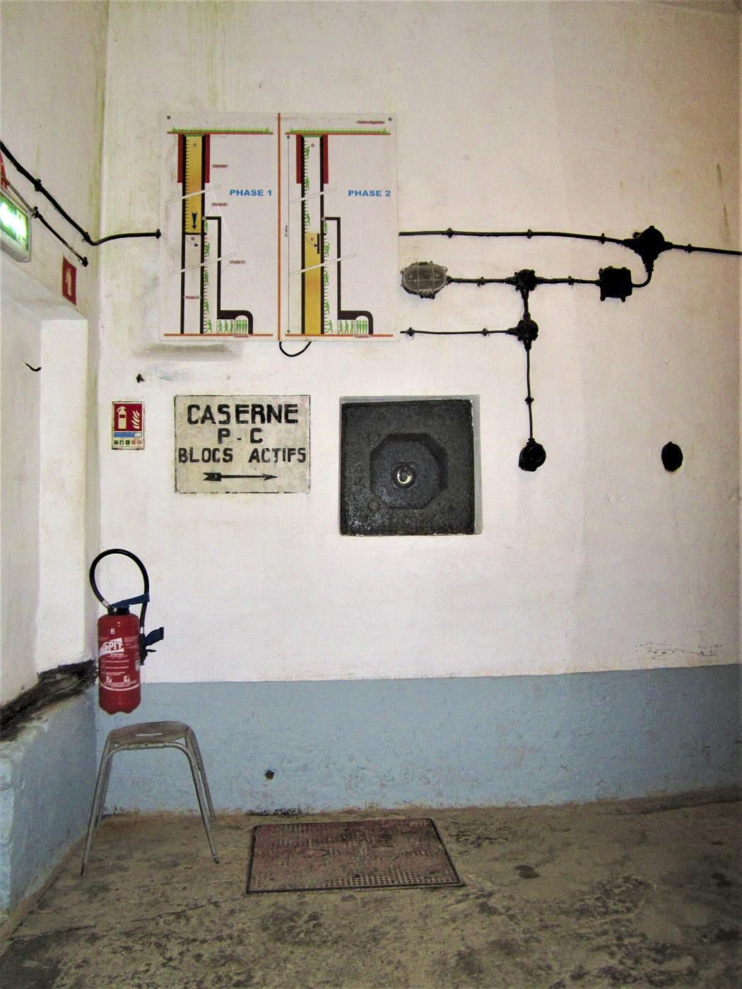 Ligne Maginot - FOUR A CHAUX - FAC - (Ouvrage d'artillerie) - Entrée des hommes
Créneau FM de défense intérieur - Gregory Fuchs