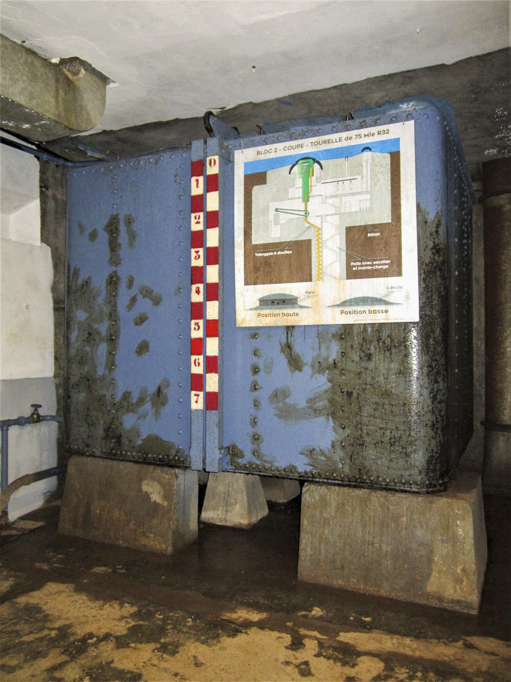 Ligne Maginot - FOUR A CHAUX - FAC - (Ouvrage d'artillerie) - Bloc 2
Etage inférieur de la tourelle de 75
Réservoir d'eau - Gregory Fuchs