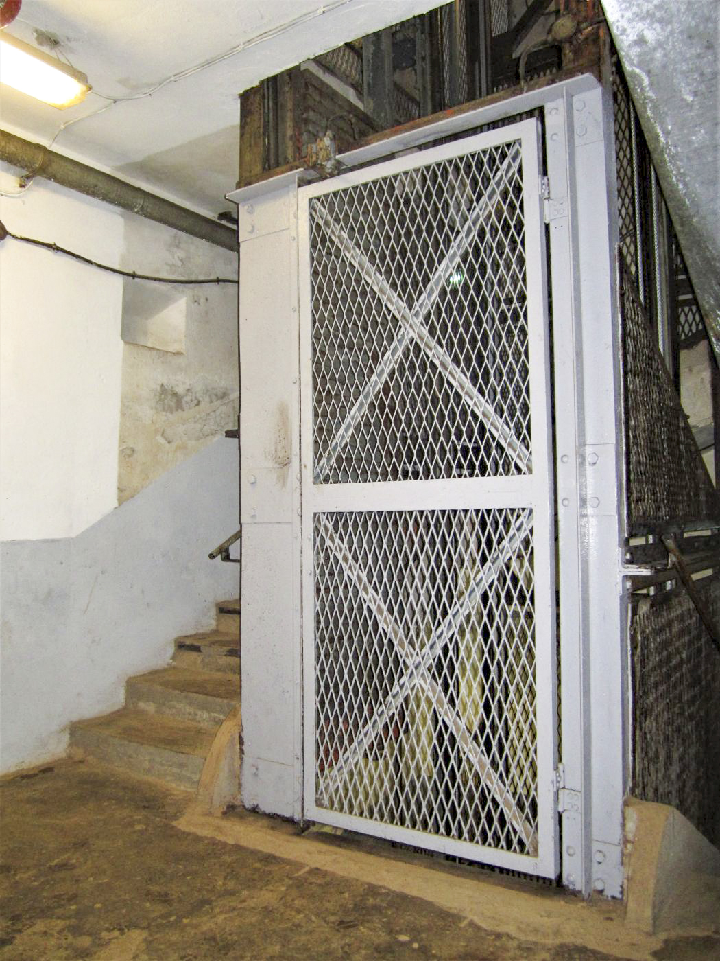 Ligne Maginot - FOUR A CHAUX - FAC - (Ouvrage d'artillerie) - Bloc 2
Etage inférieur de la tourelle de 75
Monte-charge - Gregory Fuchs