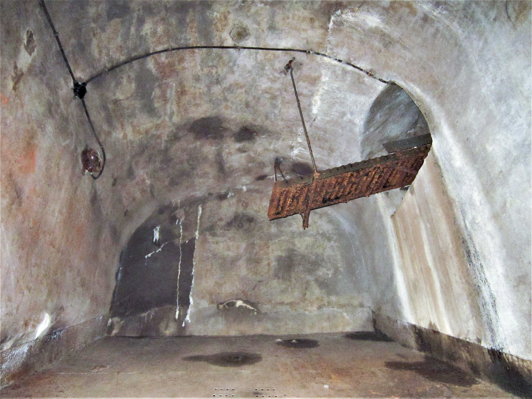 Ligne Maginot - FOUR A CHAUX - FAC - (Ouvrage d'artillerie) - Bloc 2
Sortie du tobogan à douilles - Gregory Fuchs